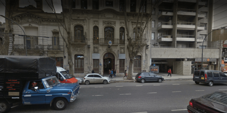 Escuela de Comercio 25 "Santiago de Liniers", Av. Corrientes 4621.