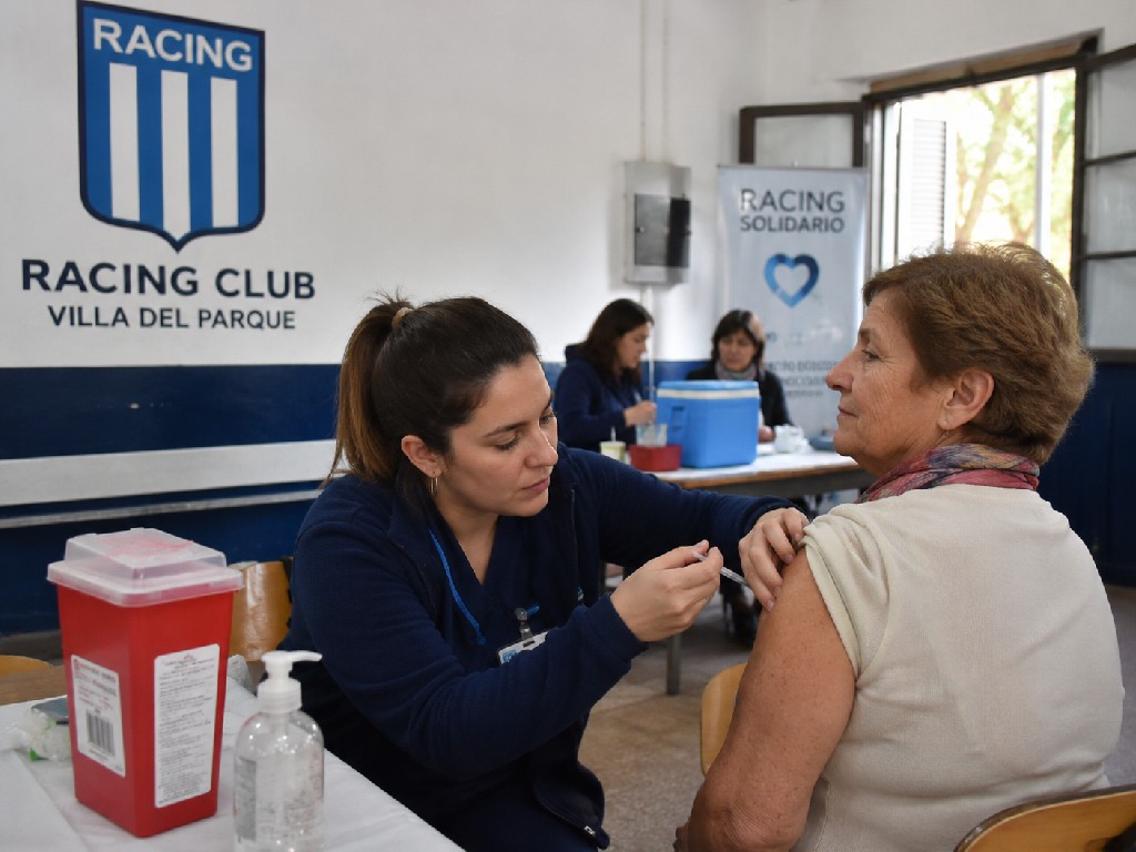 Vacuna antigripal en Racing de Villa del Parque