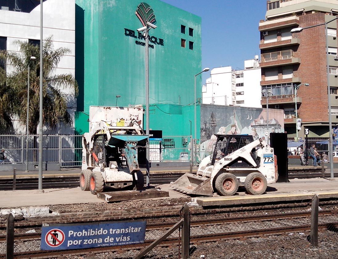 Obras en el anden central de la estación Villa del Parque